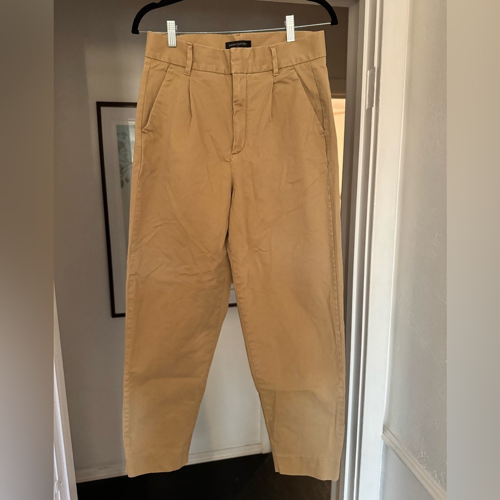 Banana Republic pleated crop authentic chino, 6 tall